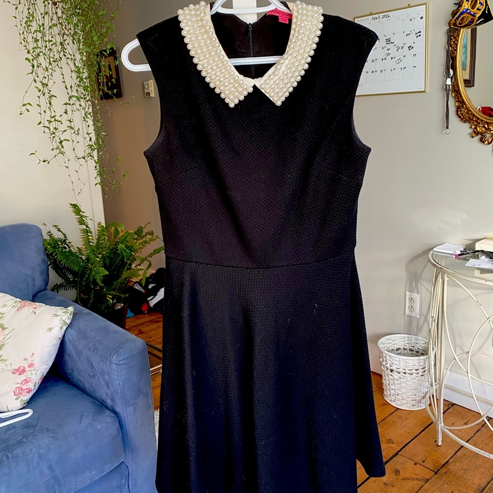 BETSEY JOHNSON black Aline pearl collar dress, size 6 stretchy (fits up to 10)